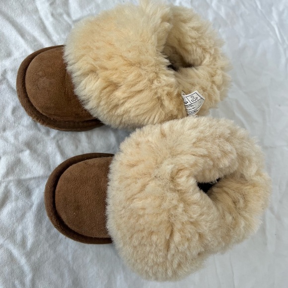 UGG Toddlers Bailey Button - Picture 8 of 11